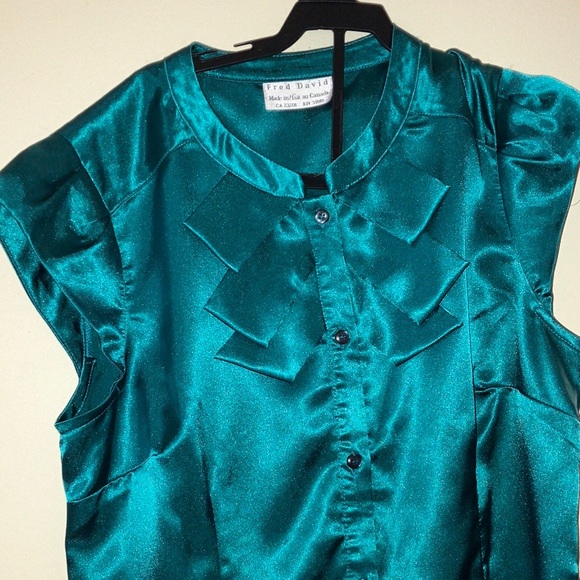 Fred David Elegant  Green Cap Sleeve Satin blouse (Womans size 4) - Picture 2 of 4